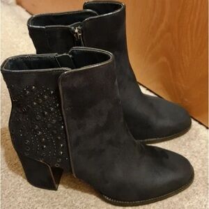 Elegant Black Suede Heeled Boots